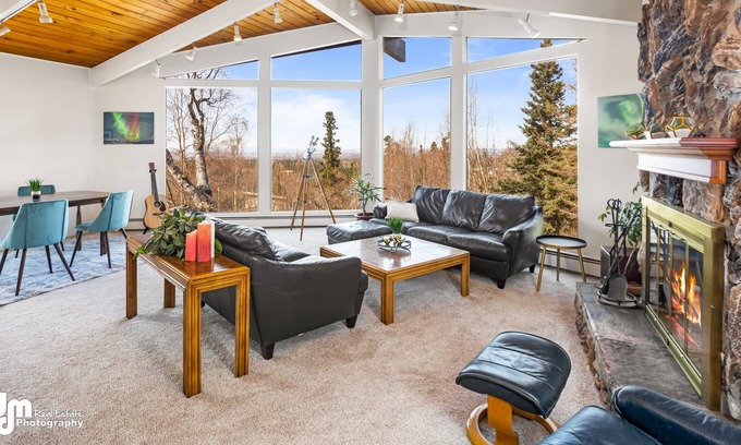 Mid-Hillside House | The Crow's Nest Luxury Lookout Above Anchorage
