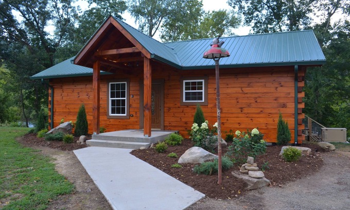 Hot Springs Cabin | The Cub (On The River)