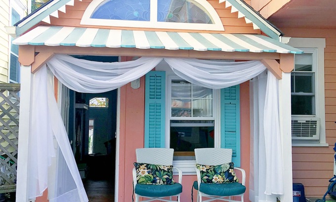 Ocean Grove House | "The Cupcake" Guest House, 2 blocks to the beach in Ocean Grove, sleeps 2-3
