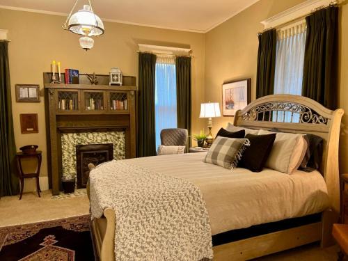 Claude Bed & Breakfast | THE CW HOUSE