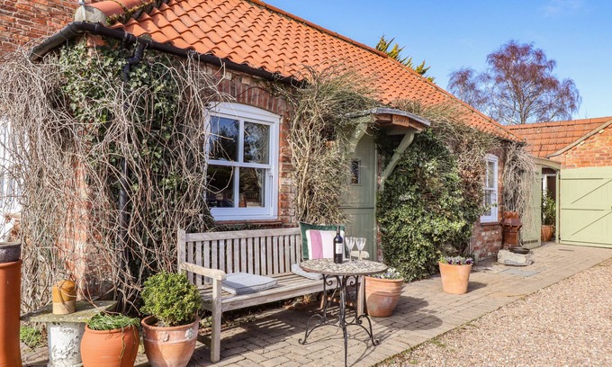 Burgh le Marsh Cottage | THE DAIRY, pet friendly, character holiday cottage in Burgh Le Marsh