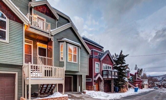 Park City House | The Daly Ave, Old Town 2BR/3BA, Walk to Main