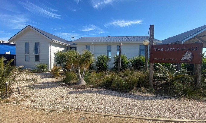 Port Victoria House | The DeckHouse@PortVictoria