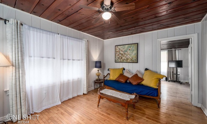 Sayles Blvd. Area Apartment | The Den in the heart of Abilene.