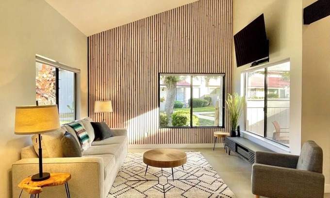 Palm Springs Condo | The desert is calling. Roadrunner Retreat is waiting for you.