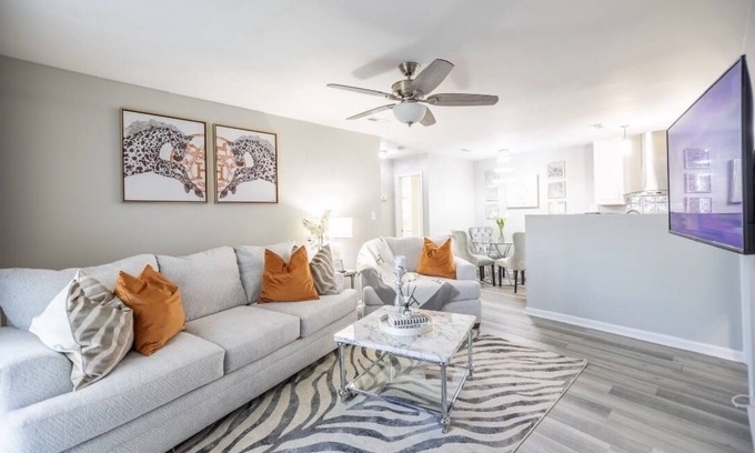 Gracewood House | “The Designer Magnolia”-2 QN BD/QN Sleeper/2BA