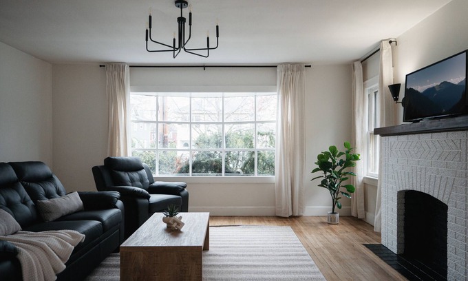 Binghamton Apartment | The Designers Apartment - 5 Minutes to Downtown