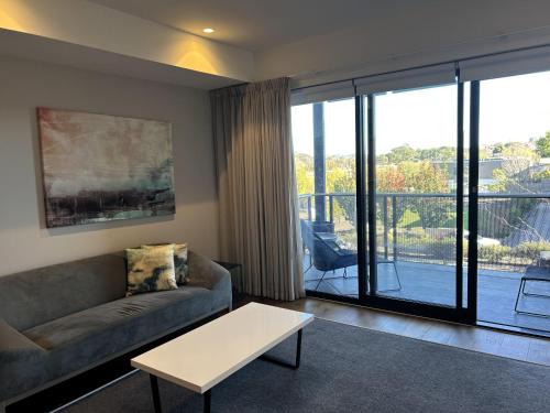 Geelong Apartment | THE DEVLIN APARTMENTS 2 Bedroom Apartment near GMHBA stadium in Geelong - G01