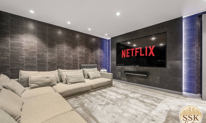 Didsbury House | The Didsbury Retreat l Cinema l Sleeps 8