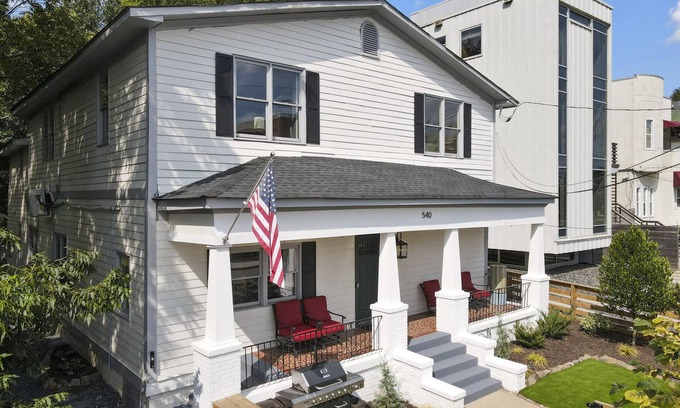 Old Fourth Ward House | The Dobbs Atlanta Beltline - Luxury 6 BD/4 BA, Midtown, Downtown Steps Away