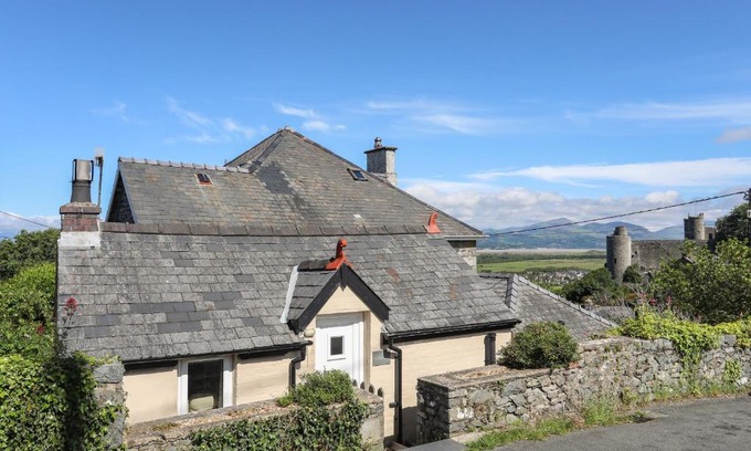 Harlech House | The Doll's House