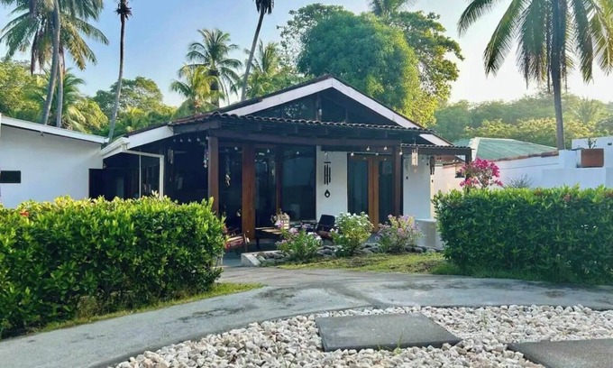 Cerro Plano House | The door to the sea