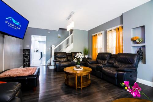Niagara Falls House | The Double Down Complex Perfect for large Groups