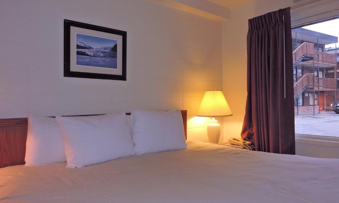 Downtown Juneau Hotel | The Driftwood Lodge