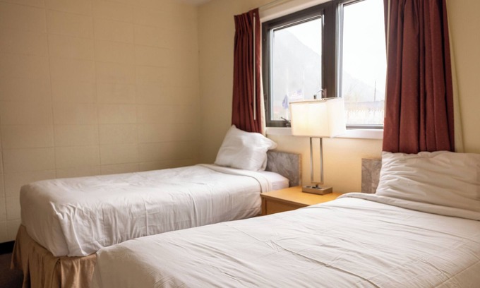 Downtown Juneau Hotel | The Driftwood Lodge