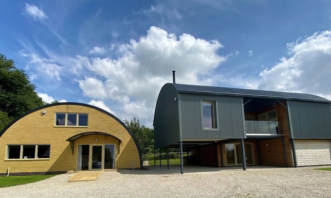 Chipping Campden Cottage | The Dutchy - sleeps 14 guests in 7 bedrooms