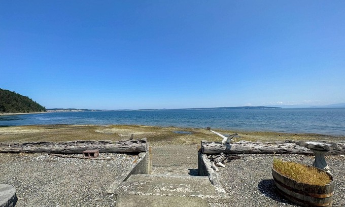 Coupeville House | The Eagle's Eye Beach House | Dog-friendly, beachfront home in Coupeville