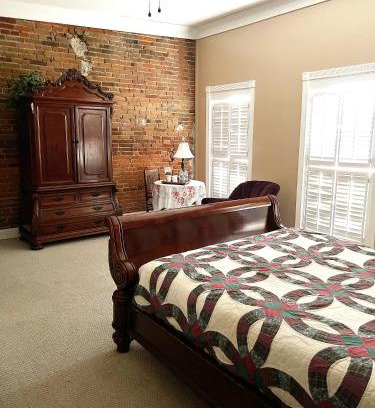 Louisiana Hotel | The Eagles Nest Inn