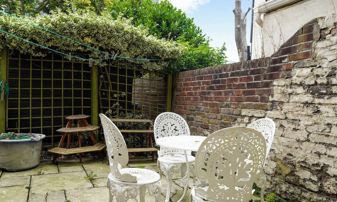 Fulham Apartment | The Earl's Court Wonder - Adorable 1bdr Flat With Terrace