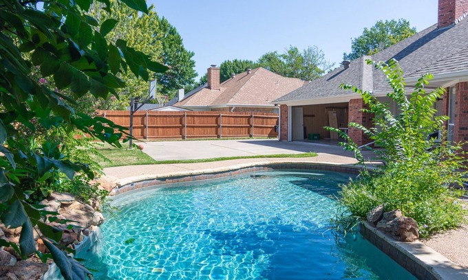 Keller House | The Eastwood Cottage - Private Swimming Pool, Basketball Hoop, Ping Pong Table, & Private Entry Gate