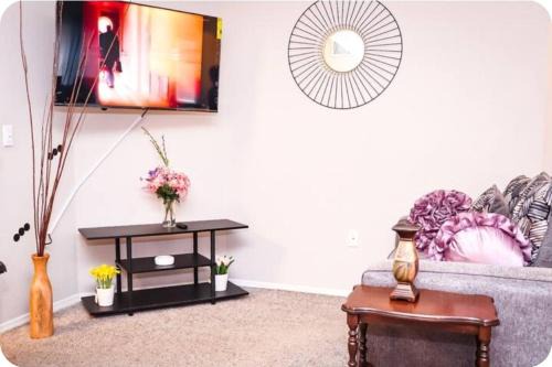 Sandy Springs Apartment | The Easy Access 2Br2bts kingbed apt with 4 beds sleeps 5
