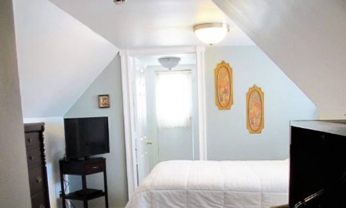 Queens Square Bed & Breakfast | The Eden Hall Inn B&B - The Cozy Corner