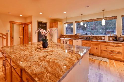 Upper Kingsbury House | The Elevator House - Sleeps 10