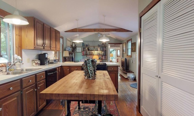Saugatuck House | The Elizabeth House - Saugatuck