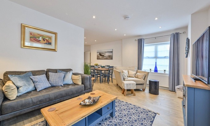 Torquay City Centre Apartment | The Ellington Court Apartment - Stunning, Chic, Two Bed Accommodation