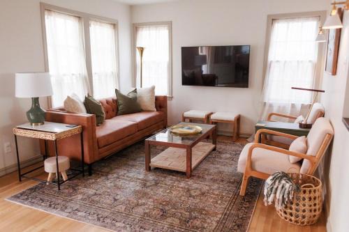 Norman House | The Elm House, Tranquil Getaway Close to Campus!