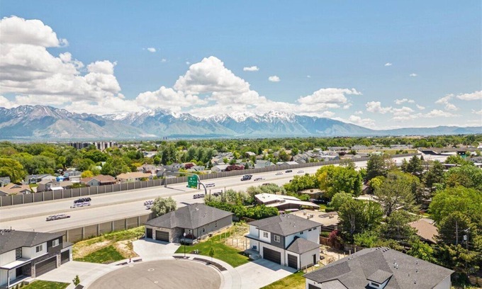 West Valley City House | The Emerald Retreat