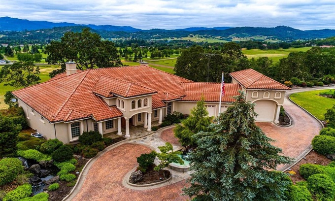 Roseburg Villa | The Engle House Luxurious Villa and Event Space in Oregon Wine Country