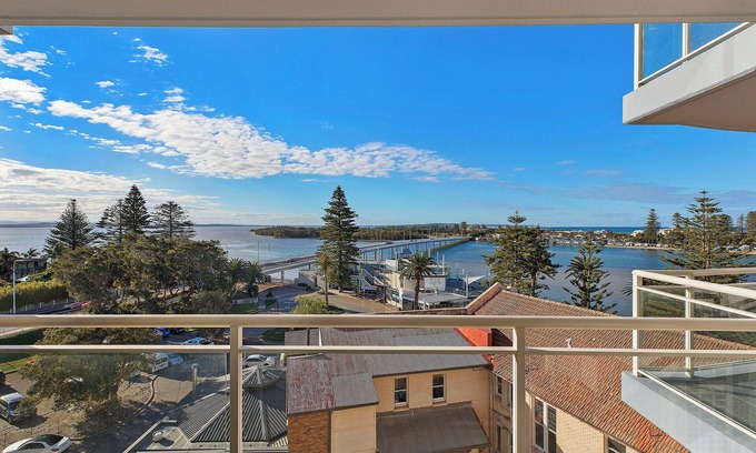 The Entrance Apartment | The Entrance Waterfront Apartment 521