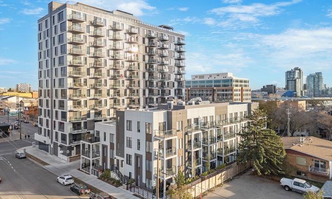 Crescent Heights Condo | ✨ The Era City Haven – Modern 2BR/2BA w/Breathtaking Calgary Views