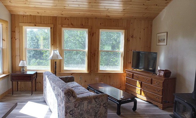 Dresden House | "The Escape" allows you a quiet, calm get away in Midcoast Maine.