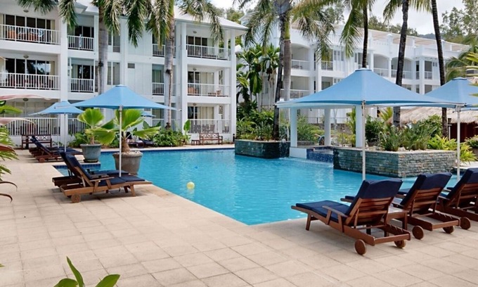 Palm Cove Resort | The Escape Luxury Apartment -2 Sleeps 5 people