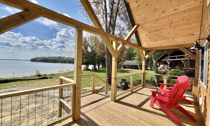 Shawmut Cabin | The Escape | Steps to the Sand