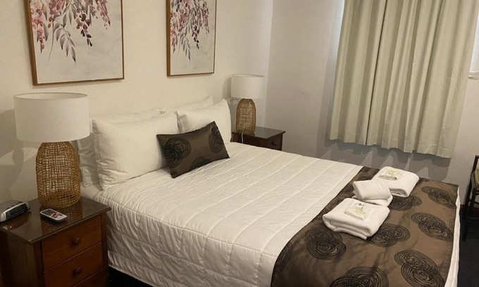 Lakes Entrance Hotel | The Esplanade Motel