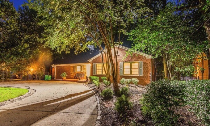 Atlanta Villa | The Estate at Emory, CDC, 7 Bedrooms, Sleeps 16
