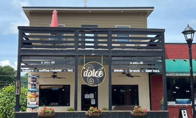 Bryson City Apartment | The Everett Suite above Dolce, Bryson City, walk to restaurants and GSMRailroad