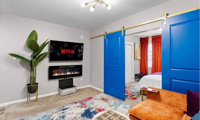 West Philadelphia Apartment | The Executive - Philly Zoo - Queen Suite - Parking