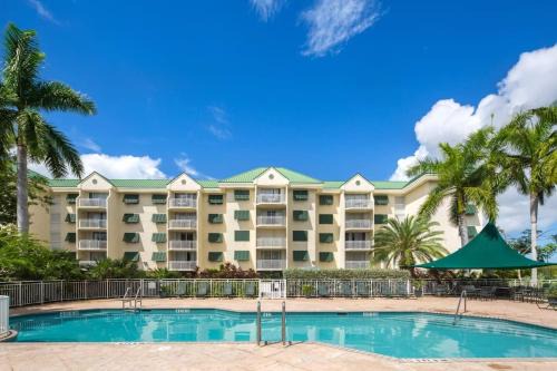 Key West House | The Exuma Cay -Pool View & Parking