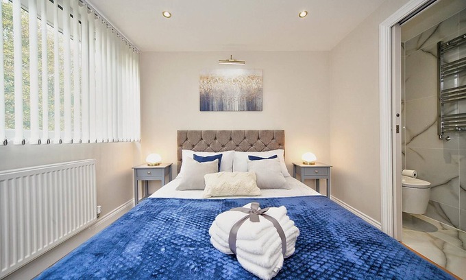 Luton House | The Falcons Nest Luton Airport