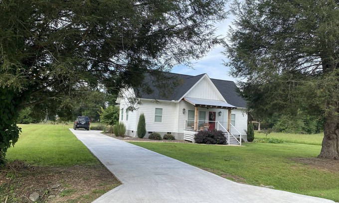Townsend House | The family friendly, easily accessible new Peacefulside Retreat!