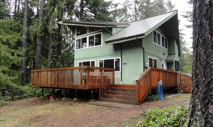 Hoodsport House | The Family Lake Place- 3 Bdrm- Year Round Hiking, Boating, Fishing
