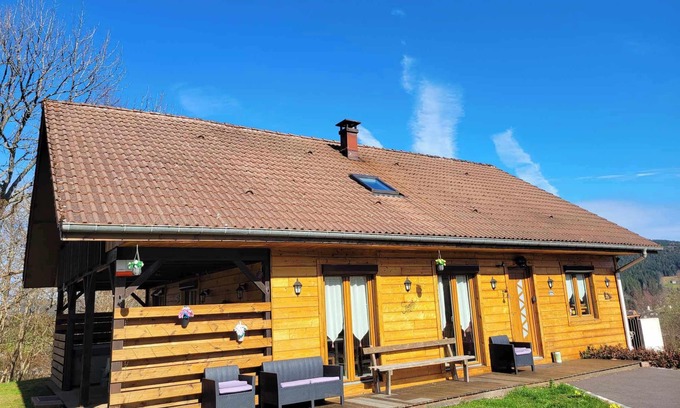 Xonrupt-Longemer Ski Chalet | "the family run" with games room and spa
