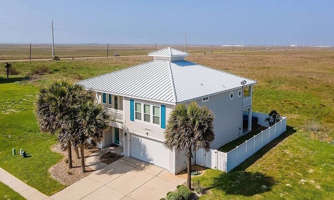 Port Aransas House | The Famous "Addison Bailey" is Now Available for Your Getaway