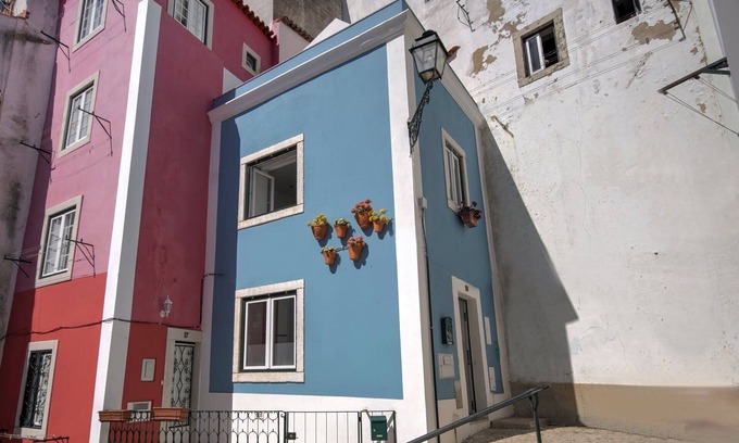 Santa Maria Maior House | The Famous Blue House - Alfama