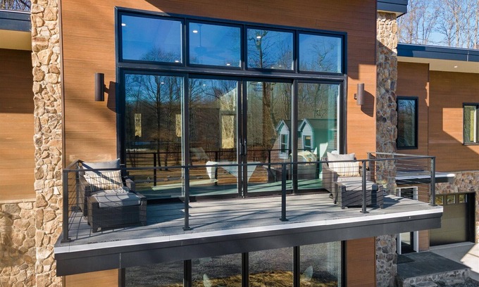 Martinsburg House | The Farm's Luxury Getaway on The Potomac