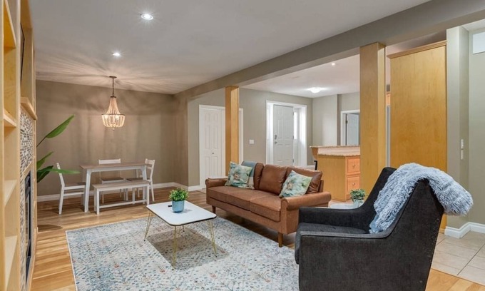 De Winton Apartment | The Farmhouse @ Spruce Meadows/Dewinton 2 bed